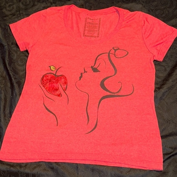 Tops - Snow White poison apple T-shirt